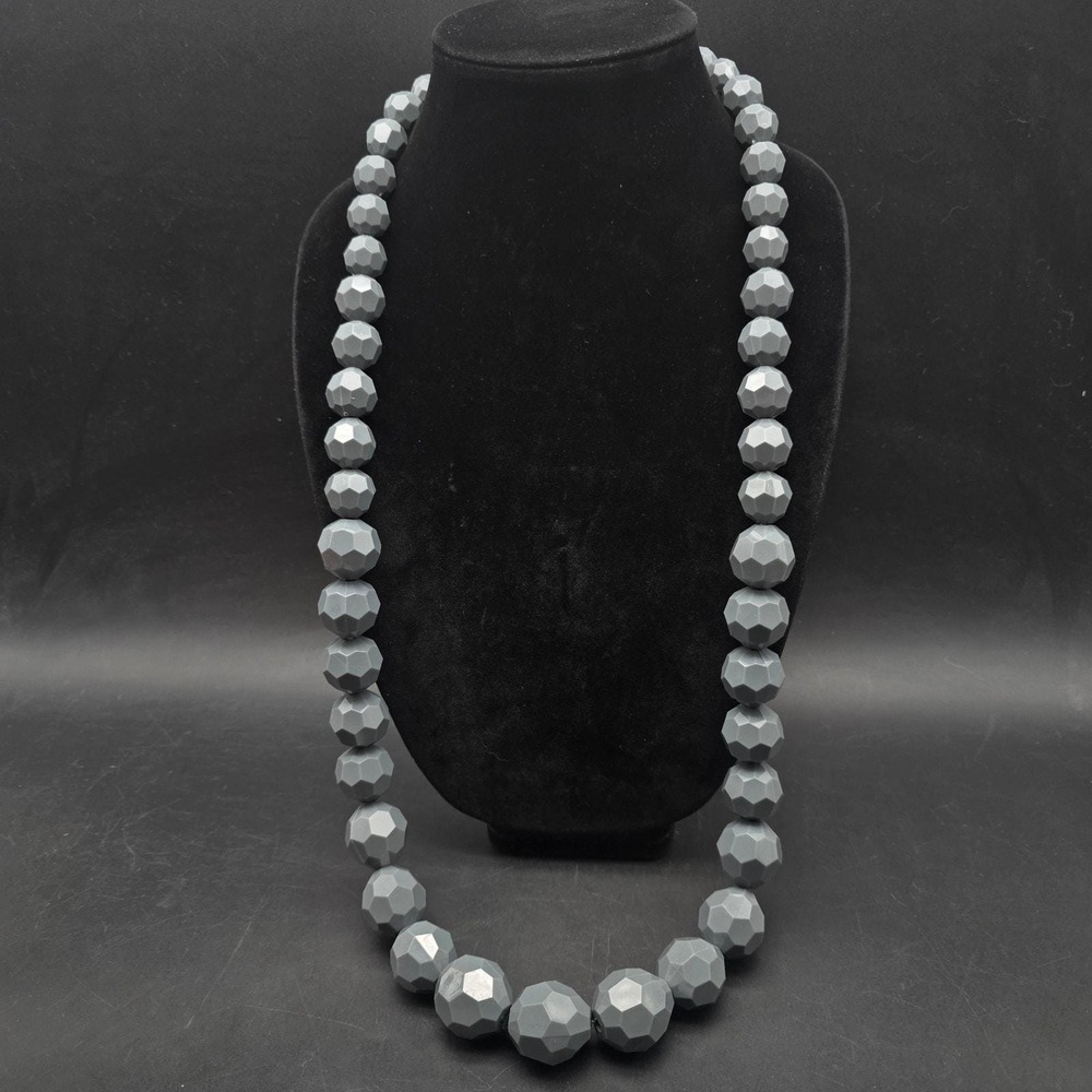 Simply Vera Vera Wang Gray Chunky Necklace Beaded Faceted Graduated LONG
